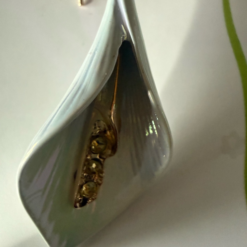 Betsey Johnson Calla Lilly Earrings New - Picture 4 of 6